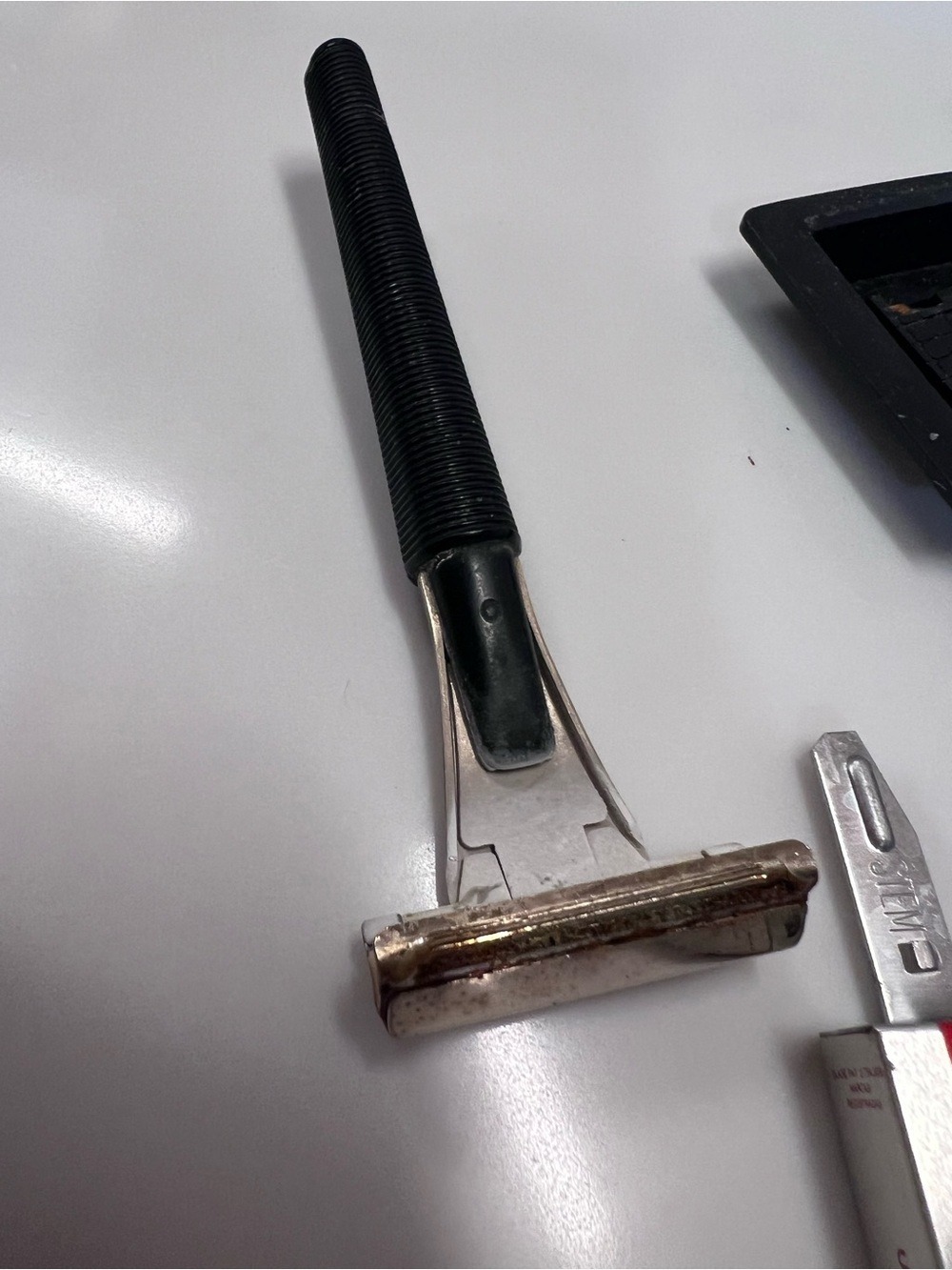Vintage Schick Injector style Safety Razor With Orginal Case - Picture 4 of 7